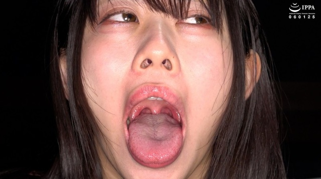 [Super Rare] “Super valuable observation of the inside of the mouth, teeth, and throat & small fish chewing giant woman play!” Kurumi Amai