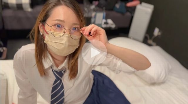 本物グラビアアイドルを撮影のついでにハメ撮りして中出し - SHIORI
