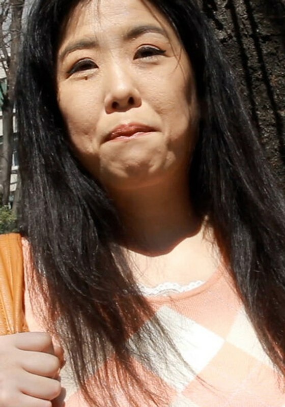 お酒を飲むとよりエッチになる…豊満ボディの素人熟女さんは若い男優にノリノリで熟女パワー炸裂のエロビッチSEX!