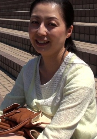 [素人]控えめ熟女がカラダを持て余してAV出演で殻を破って...