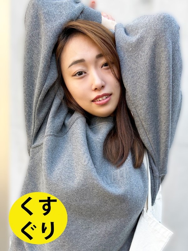 Yuyu-chan, a university student who talks and tickles her on the street corner
