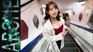 [素人]Works at a major airline for b...