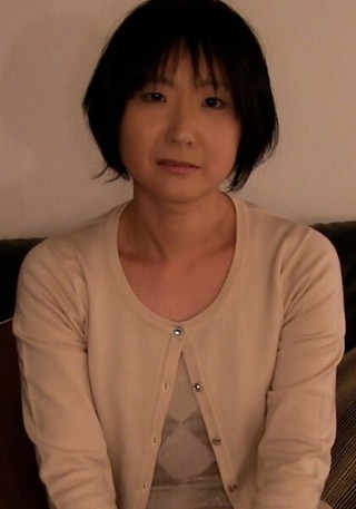 [素人]バツイチ再婚の熟女さん、NTR性癖の旦那に勧められ...
