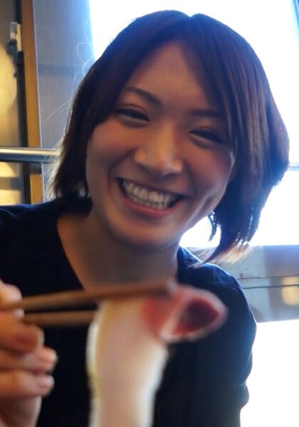 A frustrated wife of a full-time housewife who came with a gourmet report with a reward! ? Even though I'm reluctant to say it, my underwear is drenched! ! Local translation ant wife always Ji ○ port.