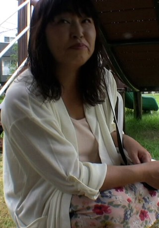 [素人]欲求不満の熟女さんが幸福感と無上の快感を求めてAV...