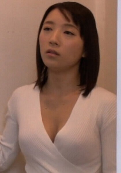 My neighbor's woman complains about my loud voice. One day, a strange thing was sent to her, and she handed out an adult toy that she didn't remember! For some reason she was forced to masturbate at the front door...