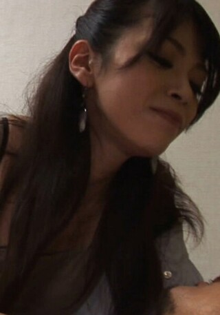 [素人]舌を絡めるキスがエロ過ぎの熟女の欲求不満解消、潮吹...