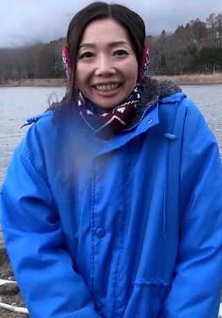 [素人]AV応募の地方の湖畔に暮らす熟女さんに突然訪問！3...