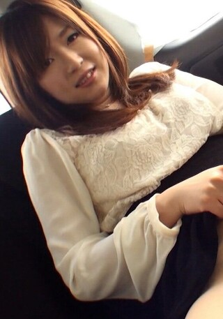 [素人]結婚2年目の若妻さんをナンパして車の中でそのまま中...