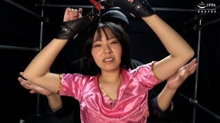 [加護まり]【くすぐり】「踊り子なまりちゃんをバンザイ拘束くす...