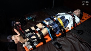 [加護まり]【足裏】「制服のまりちゃんに足枷拘束くすぐりで足裏...