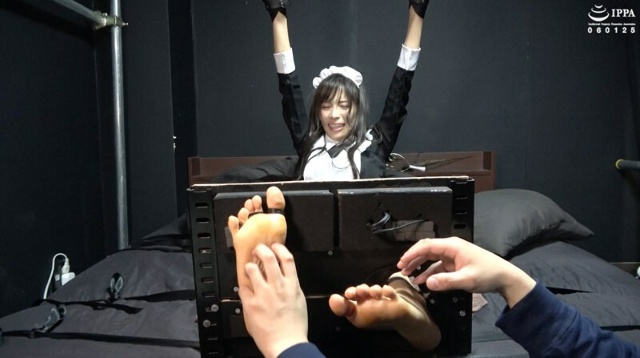「憧れのメイド長を足枷に拘束して足裏徹底くすぐりいじめ!」わかしラボVol.037- 4 真木今日子