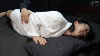 [海埜ほたる]“我一边挠痒痒，一边被挠痒痒，问萤小姐今天的想法。...