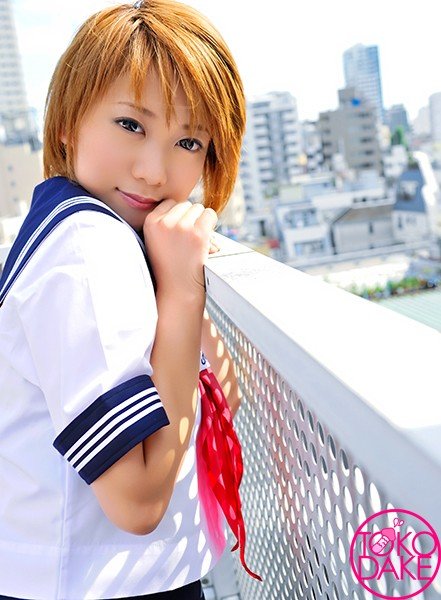 【ソクヌキ】人気のない場所で強引にチ○ポを突っ込まれる制服女子。最初はイヤだったはずなのに…自ら腰を振り、ハードピストンでイカされるスケベ制服女子! 望月ちひろ