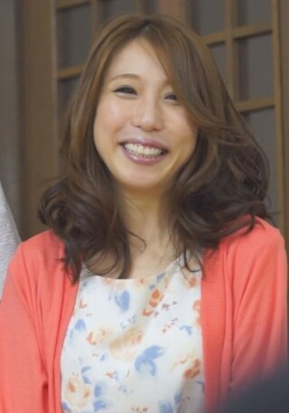 [9999]「娘居るからだめ！」隣の部屋には娘がいるのに声が止...