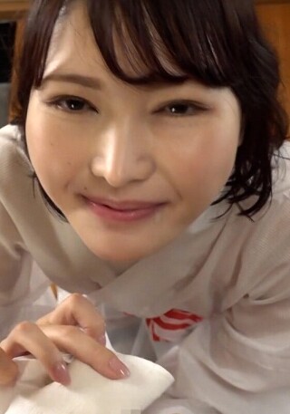 [9999]A beautiful mature woman in a ...