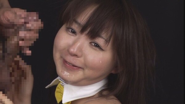 Even though she is shy, she is dressed as a bunny girl and ejaculates in her mouth through power sex!