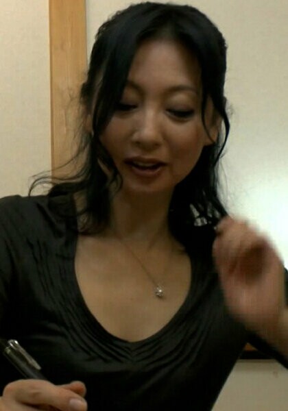 熟女デリヘルを呼んで3Pを予約したけど3Pは人手不足で中止…1対1での熟女デリで気持ち良すぎて中出し!おばさんは中に出しても大丈夫!?