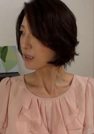 [9999]スレンダーボディに透き通ったすべすべ肌の美熟女さん...