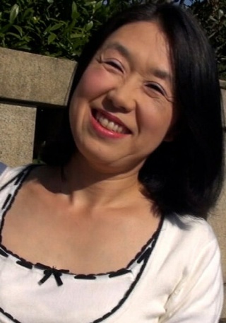 [9999]満面の笑みでインタビューを受ける熟女さんの初撮りA...