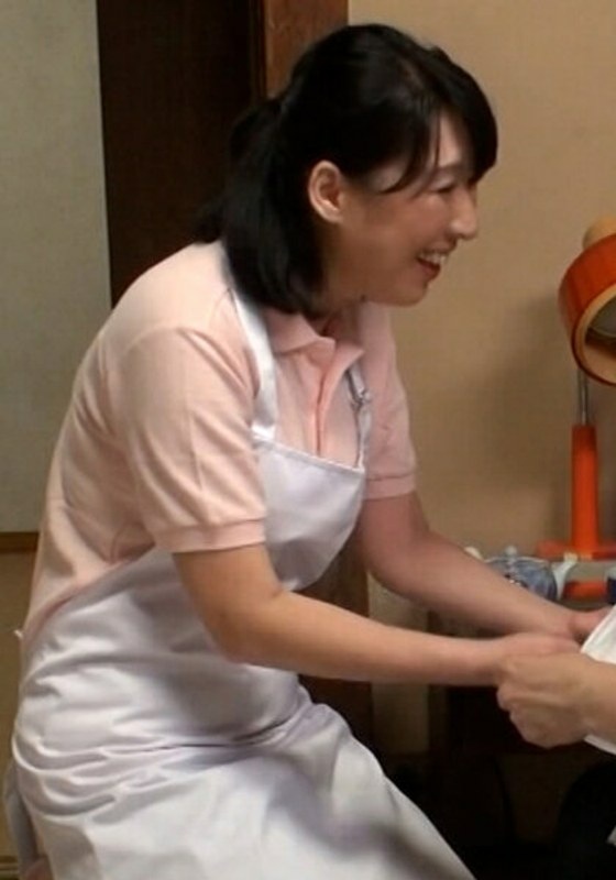 Nursing care helper's naughty service! We only intended to have hands, but we can't stand each other and have intense sex!