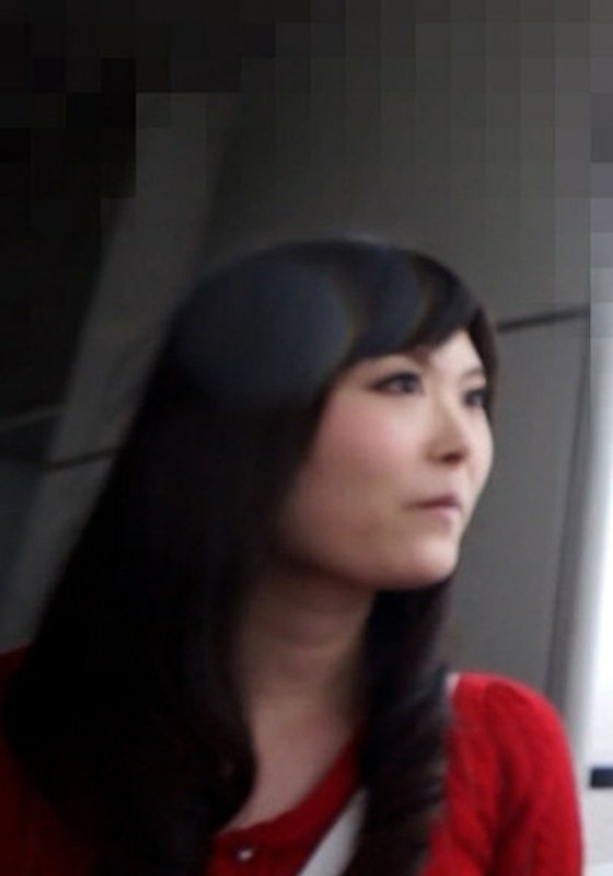 主婦友から呼び出されて30分でホテルに連れ込まれ他人棒をもろ出しされて…電マ責めでイキまくり!