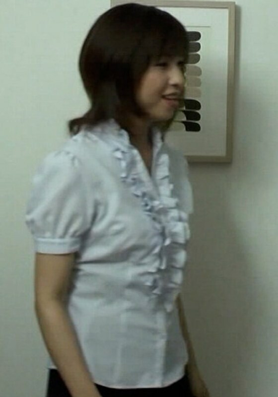 A wife who is seen masturbating and raped by a soba restaurant!