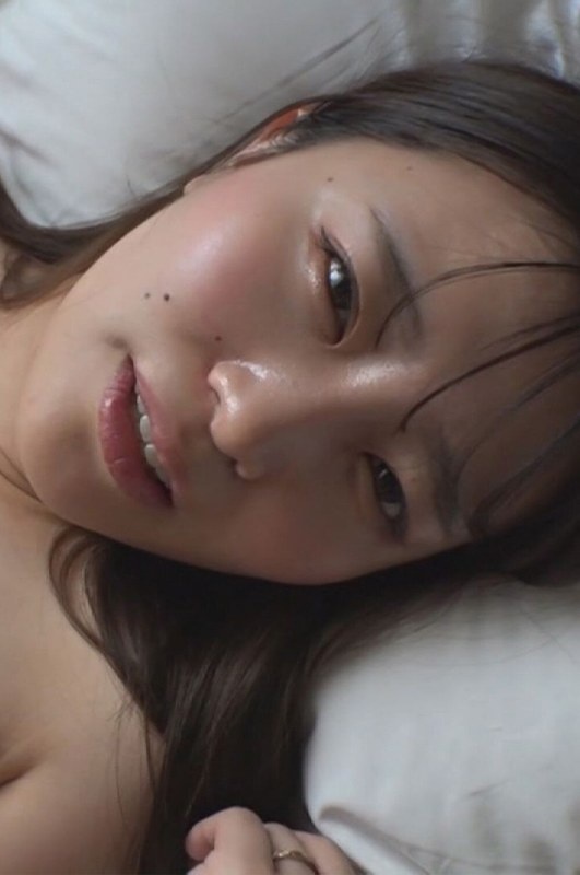 "If you do that to me, I'll fall in love with you..." She's so cute that she can't help but cum inside her!