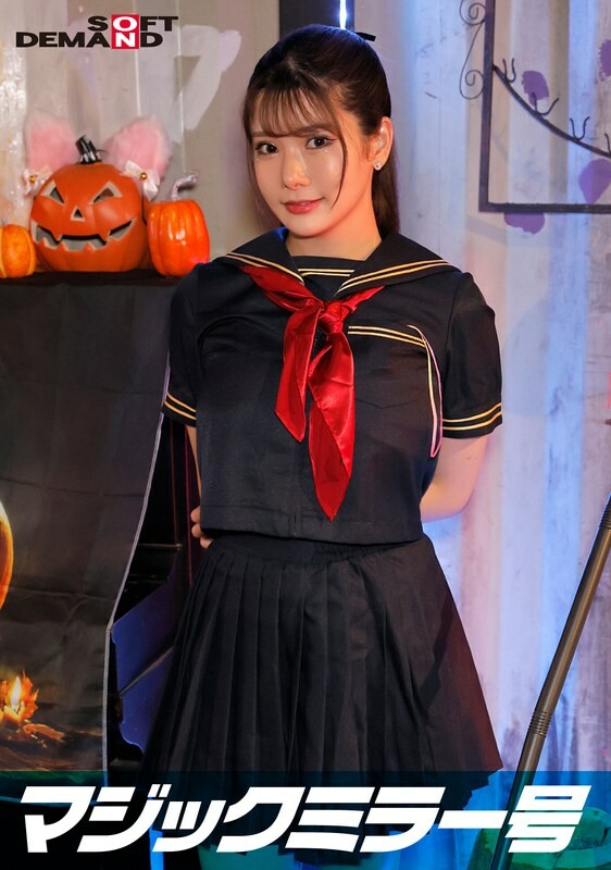 逆魔镜涩谷万圣节版「不想看Cosplay少女小樱的SEX现场吗?不知道一大群人在注视着她,大胆地秀出超高潮!」