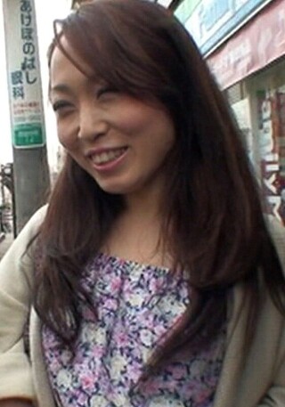 [素人]インタビュー番組に協力して欲しいと人妻さんをナンパ...
